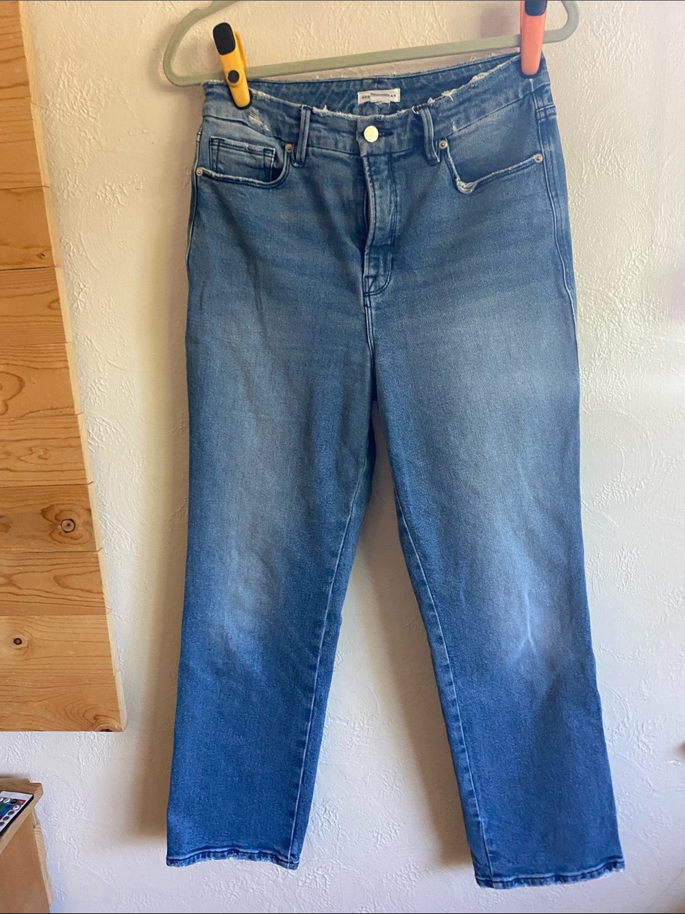 Good American Straight-Leg Medium Blue Jeans